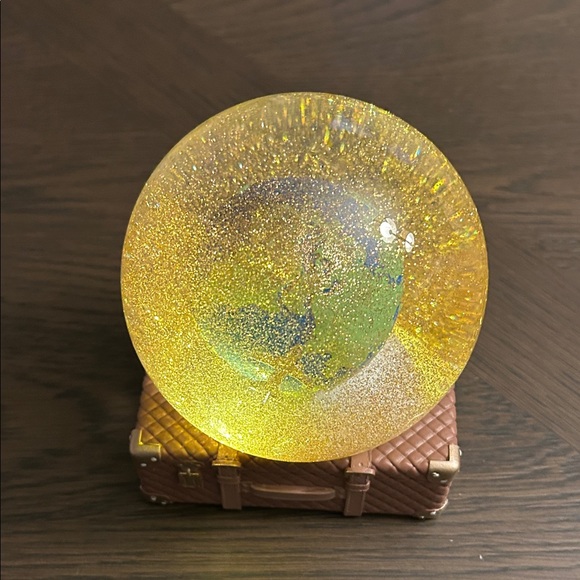 Glittering Earth Globe Snow light Globe on Brown    suitcase Base - Picture 4 of 7